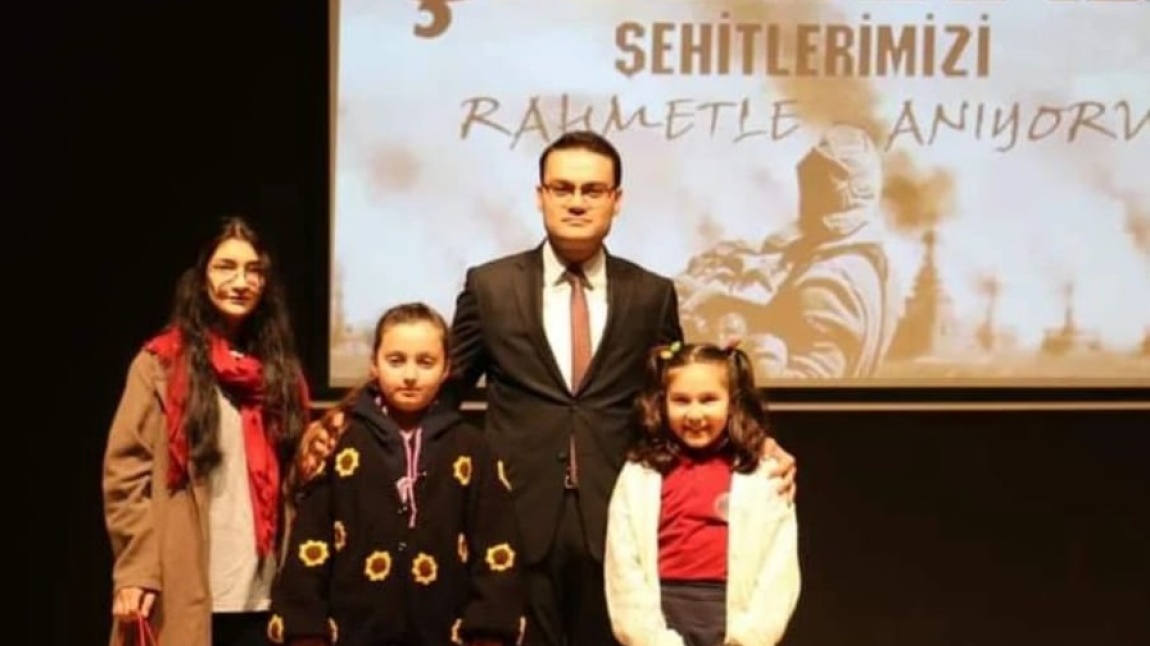 18 Mart Çanakkale Zaferi ve Şehitlerimizi Anma Günü Etkinlikleri kapsamında  düzenlenen resim yarışmasında öğrencimiz Elif Erva ERDEN ilçe 1.si olmuştur.